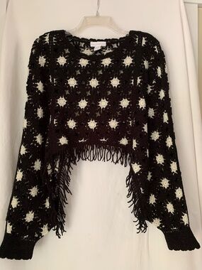 House of Harlow 1960 black & white crochet sweater with fringe lined hem